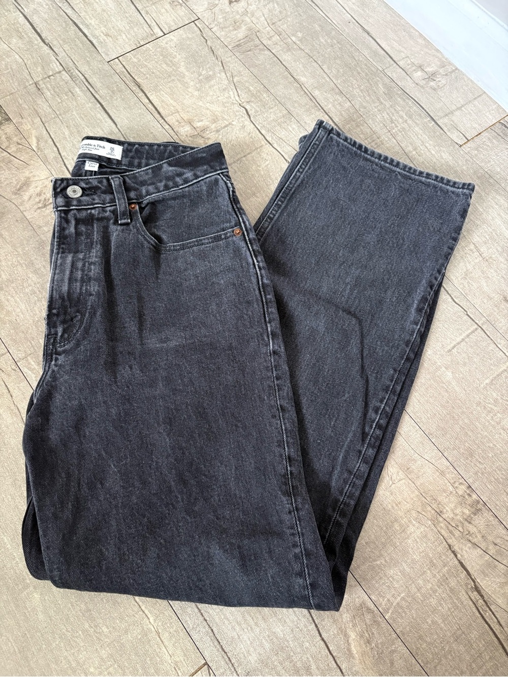Abercrombie & Fitch Women's Washed Black 90s Relaxed Jeans